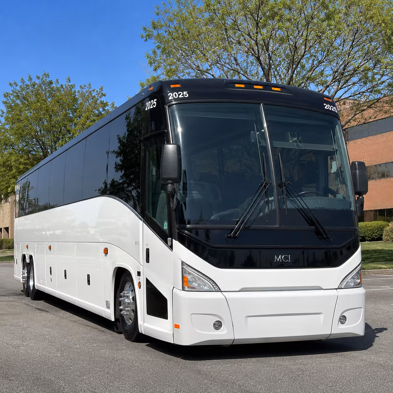 airport shuttle buses from longmont to denver international airport den