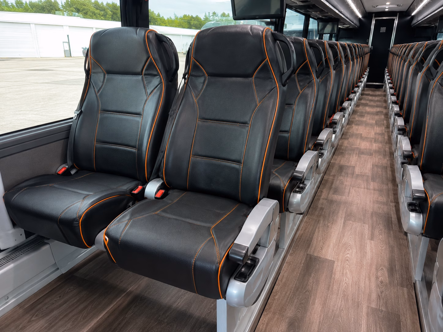 seasonal wine tour buses for colorado mountain winefest and harvest events
